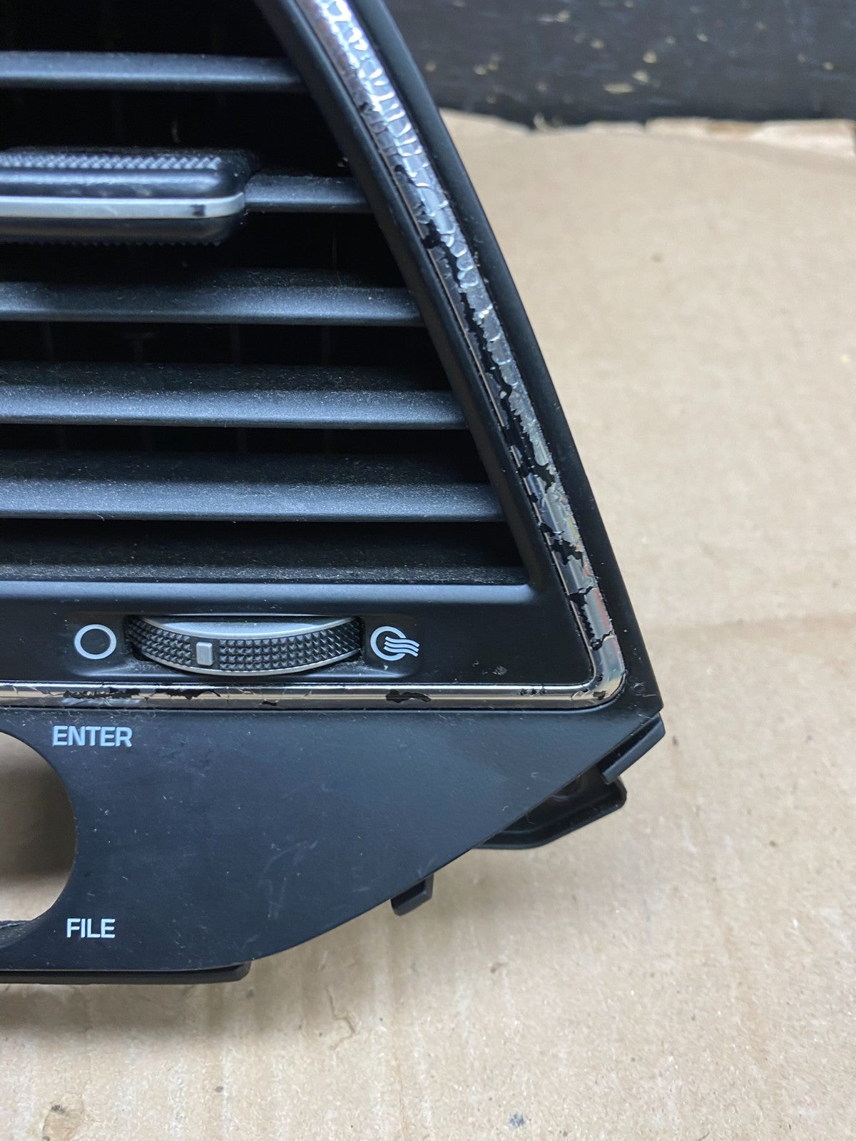 2017 - 2019 Hyundai Elantra Center Radio Climate Control Air Vent Bezel Y5390 DG1