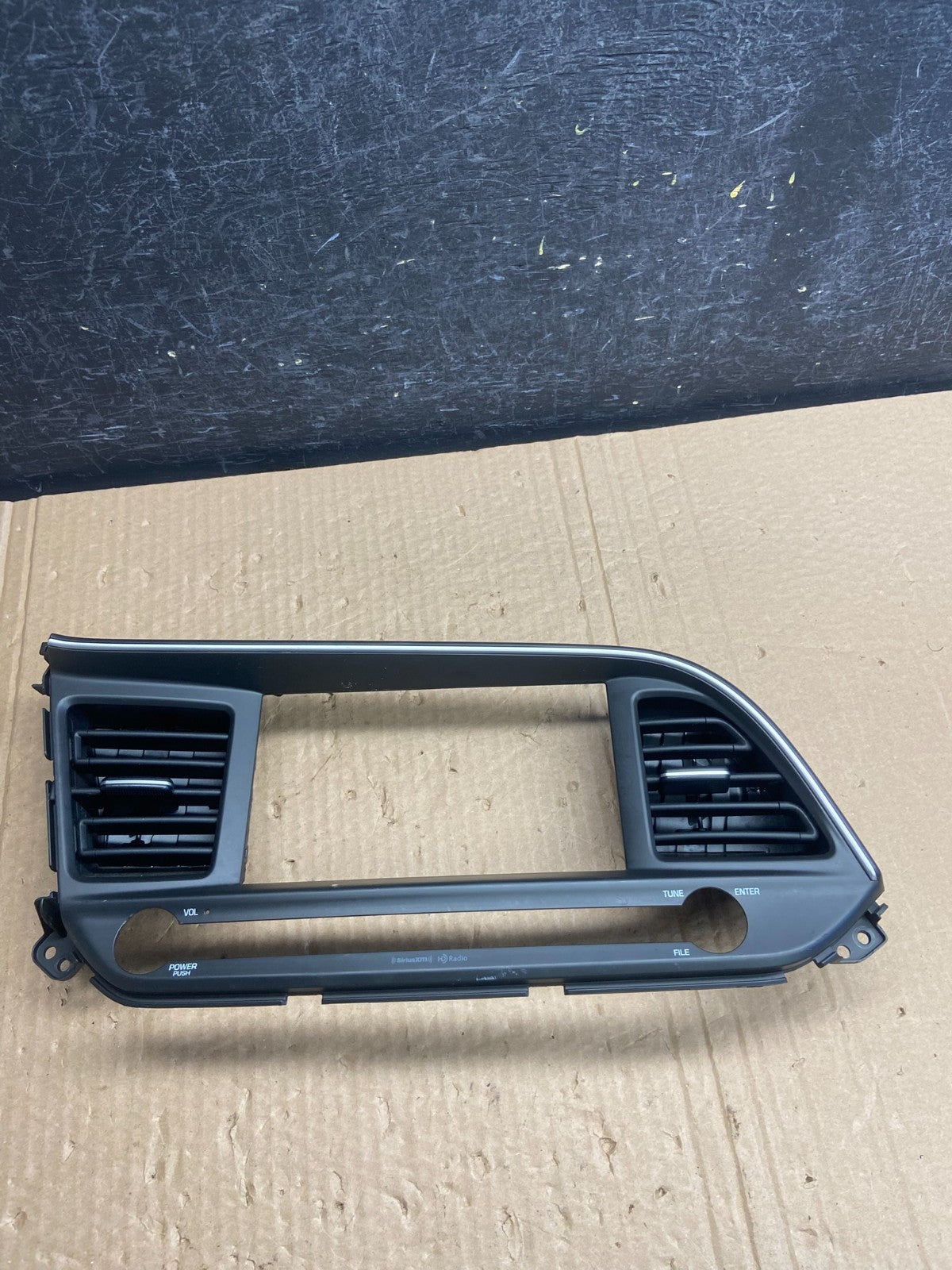 2017-2019 Hyundai Elantra Center Radio Climate Control Air Vent Bezel AF6305 DG0