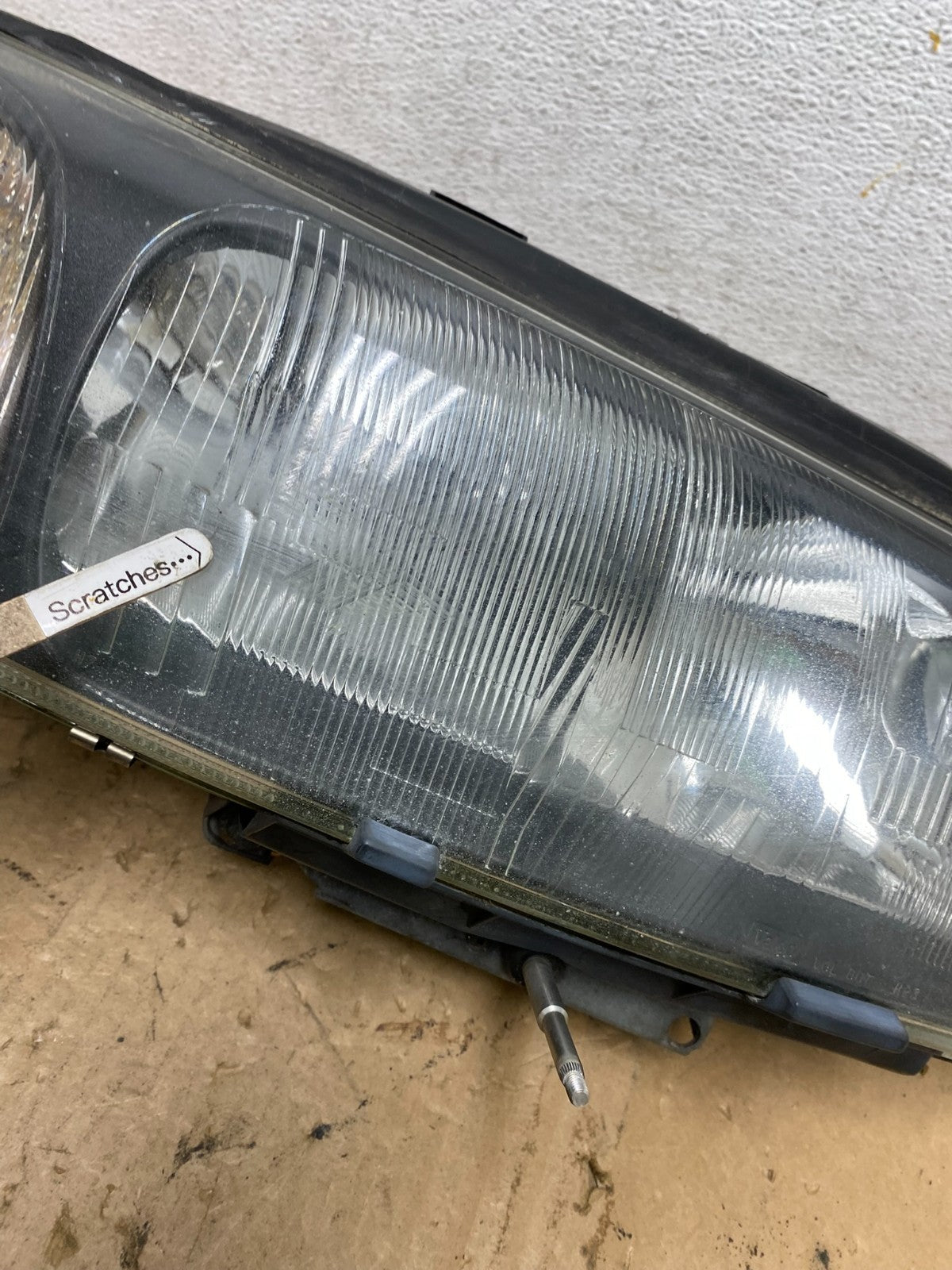 2001 2002 2003 2004 Volvo V70 XC70 Right Passenger Rh Headlight AD3755 DW3