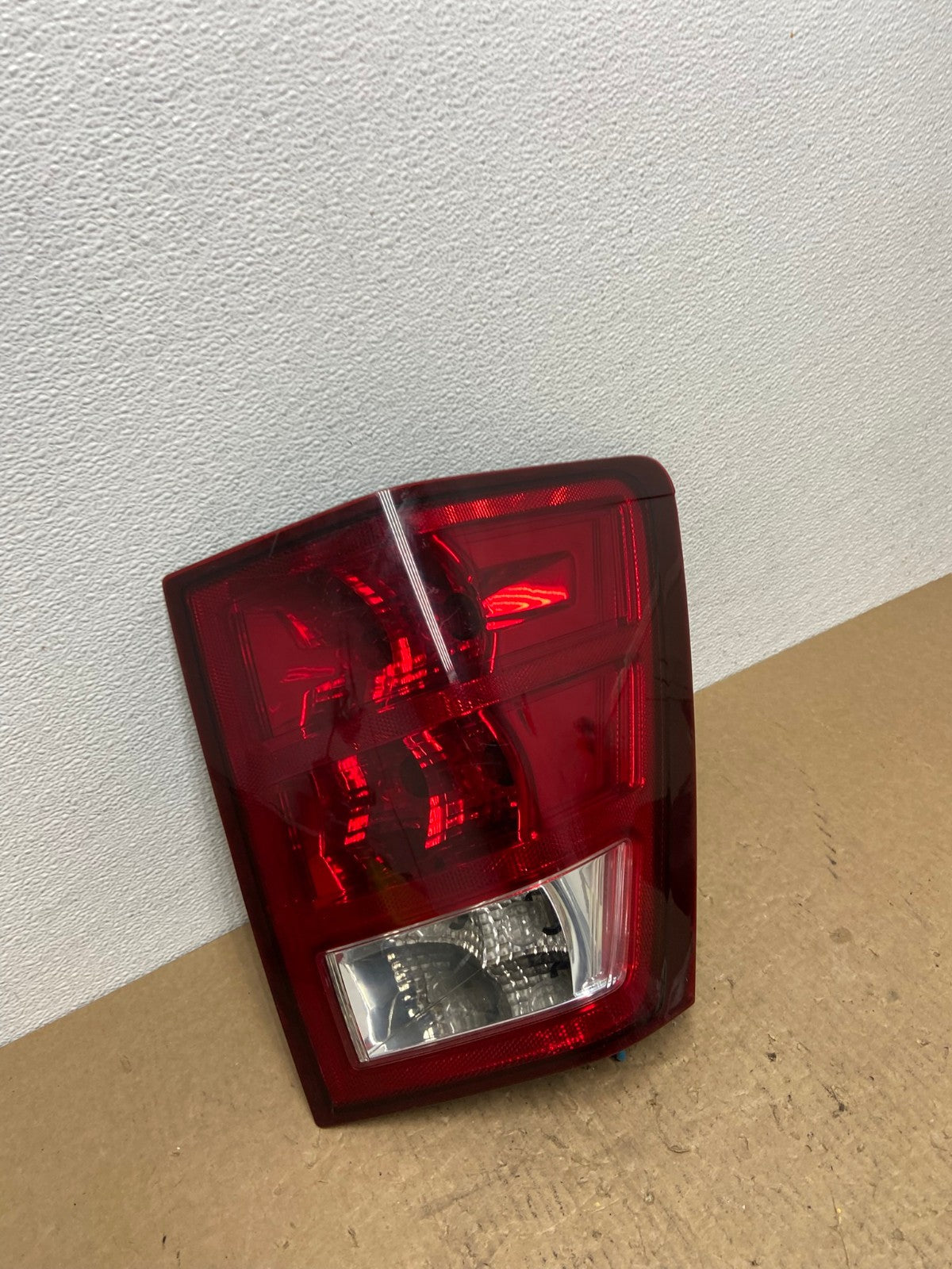 2005 - 2006 Jeep Grand Cherokee Right Passenger Rh Side Tail Light AC1408 LK2