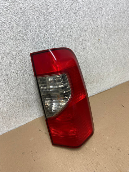 2002 2003 2004 Nissan Xterra Right Passenger RH Side Tail Light AF3074 LK2