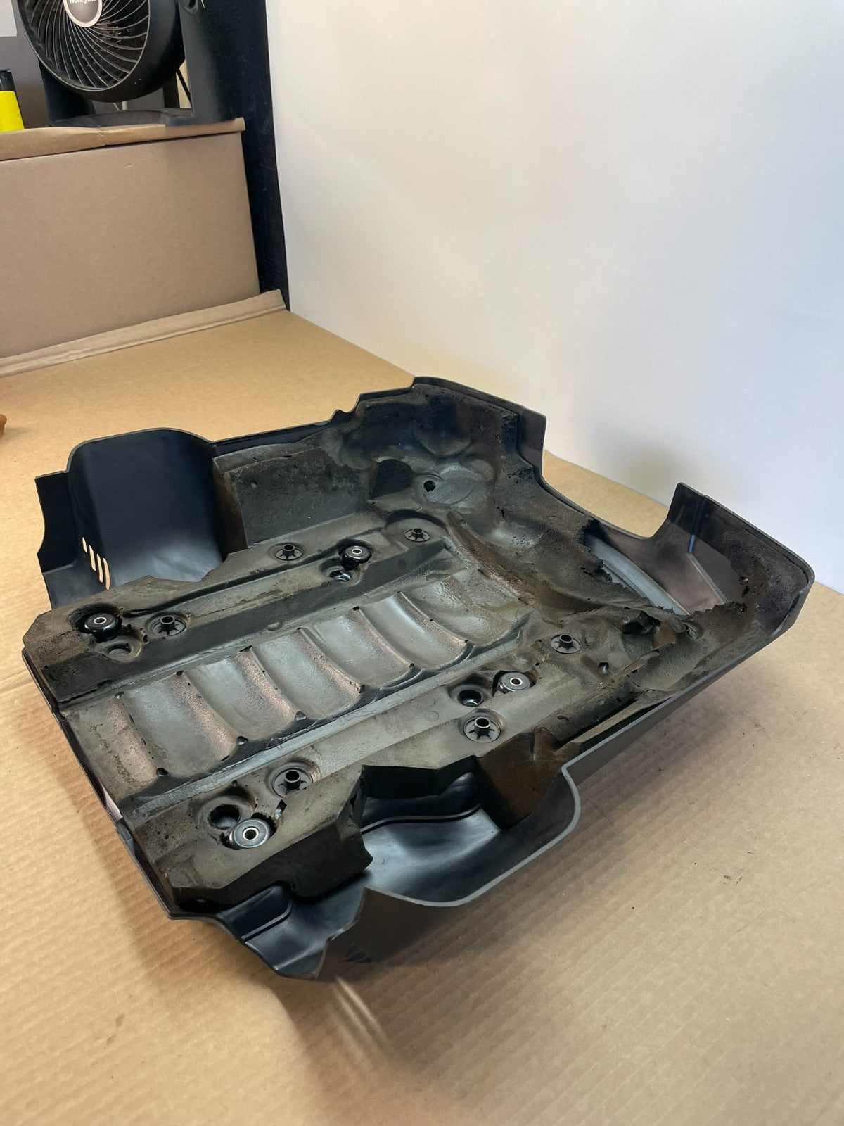 2006 to 2010 BMW 550i 650i 750i Plastic Engine Cover Shield AF5438 DW4
