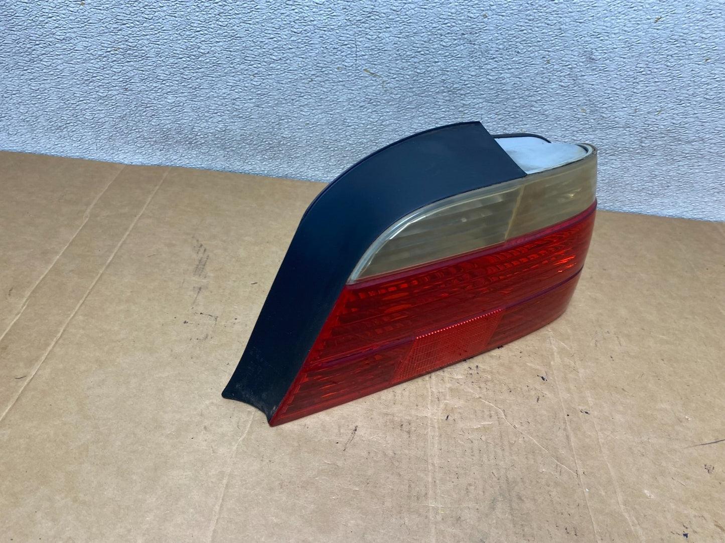 1999 to 2001 BMW E38 7-Series Right Passenger Rh Side Tail Light OEM T1197 DW2