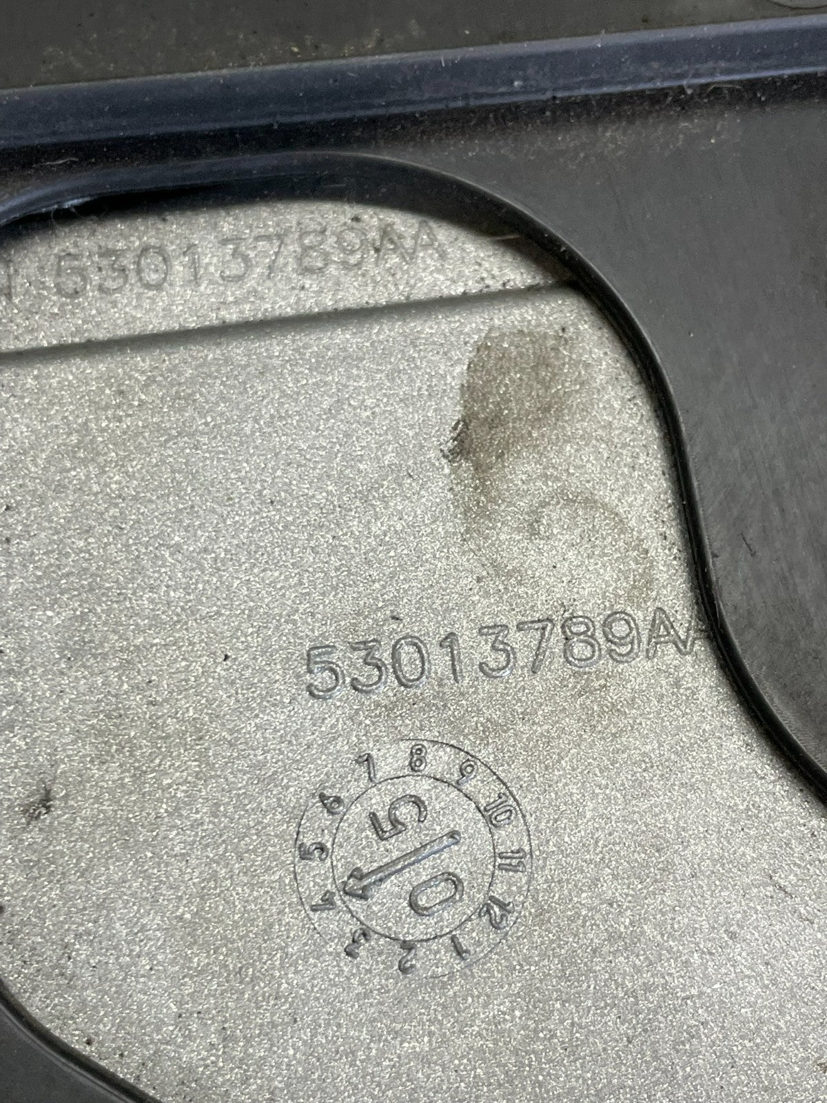 2005 to 2010 Jeep Grand Cherokee 5.7L Hemi Engine Cover Plastic Shield AA6121 DG6