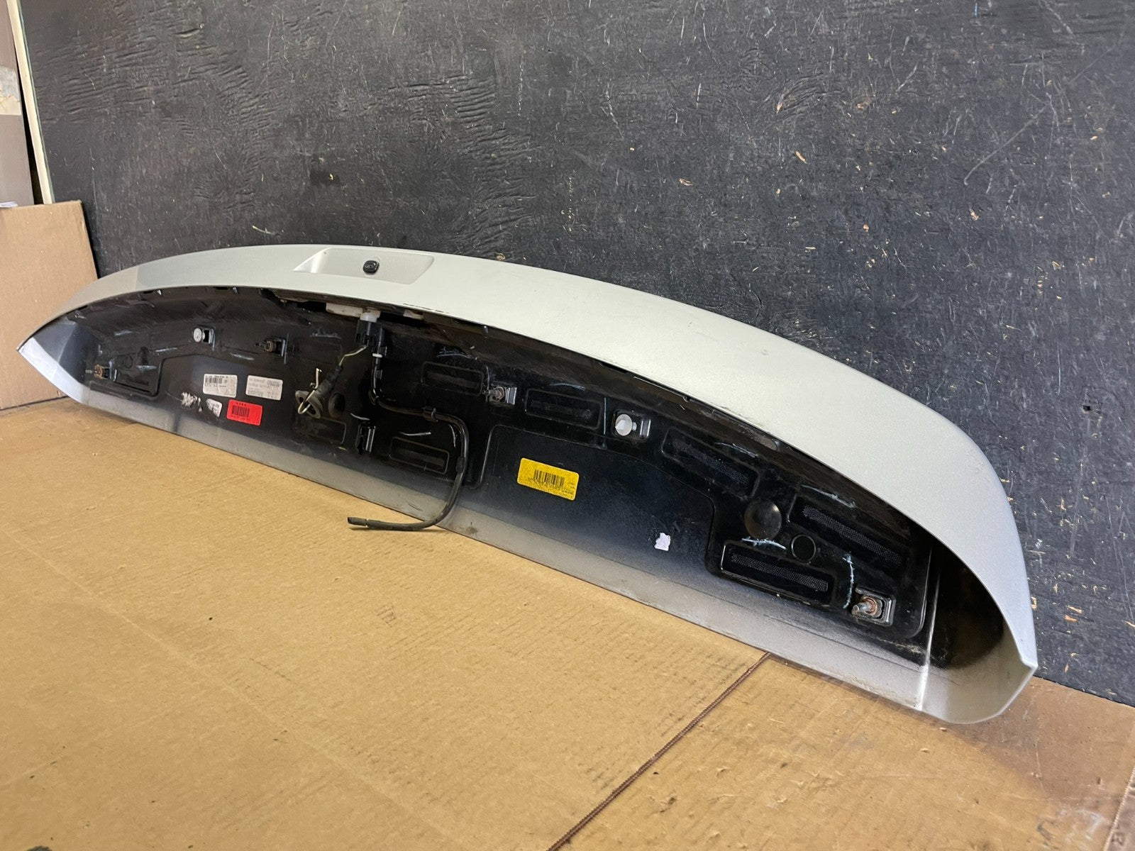 2009 to 2014 Volkswagen Routan Rear Spoiler OEM aa8958 DG8
