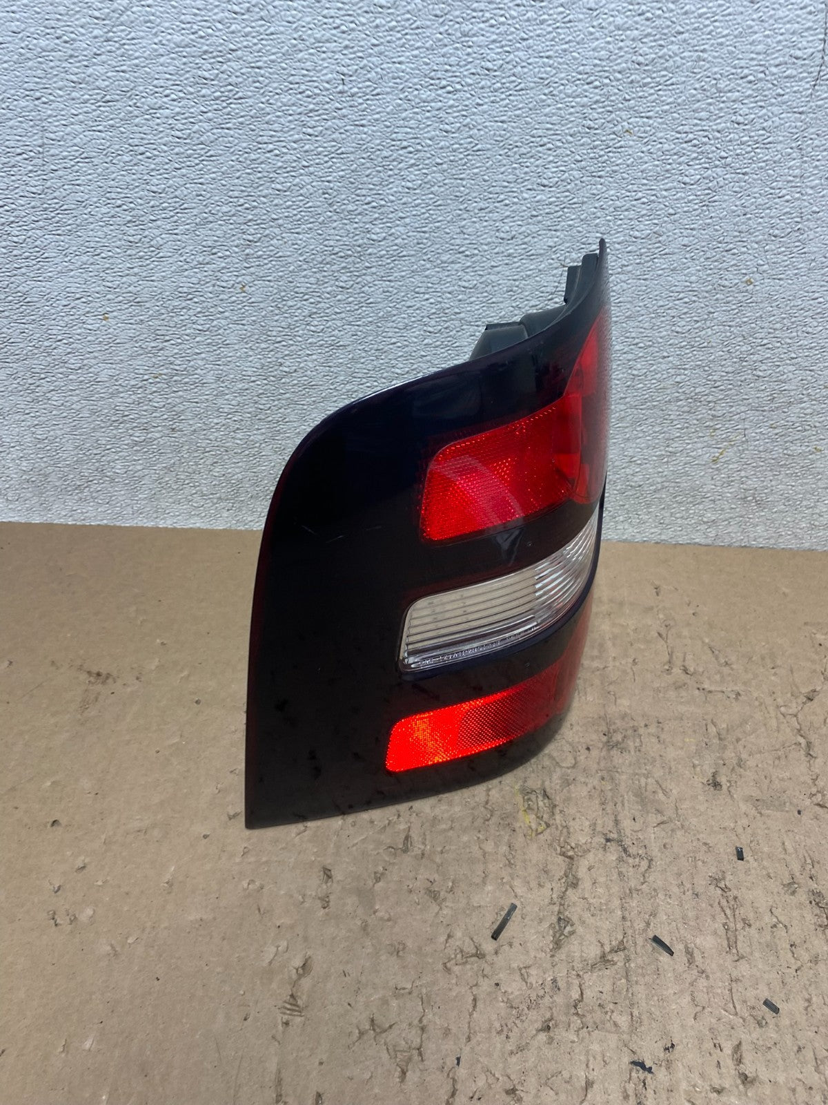 2006 to 2010 Ford Explorer Left Driver Lh Side Tail light OEM R6661 DW2