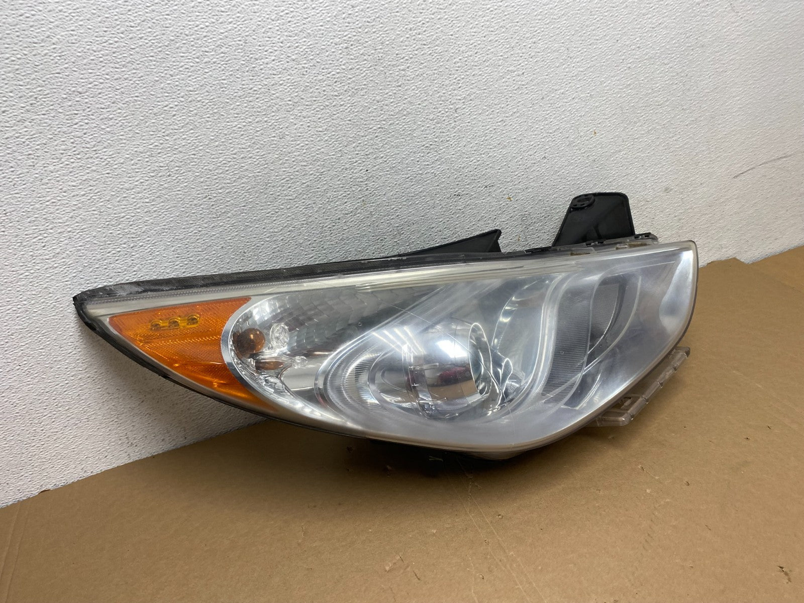 2011 - 2015 Hyundai Sonata Hybrid Right Passenger Halogen Headlight AD7867 DW2