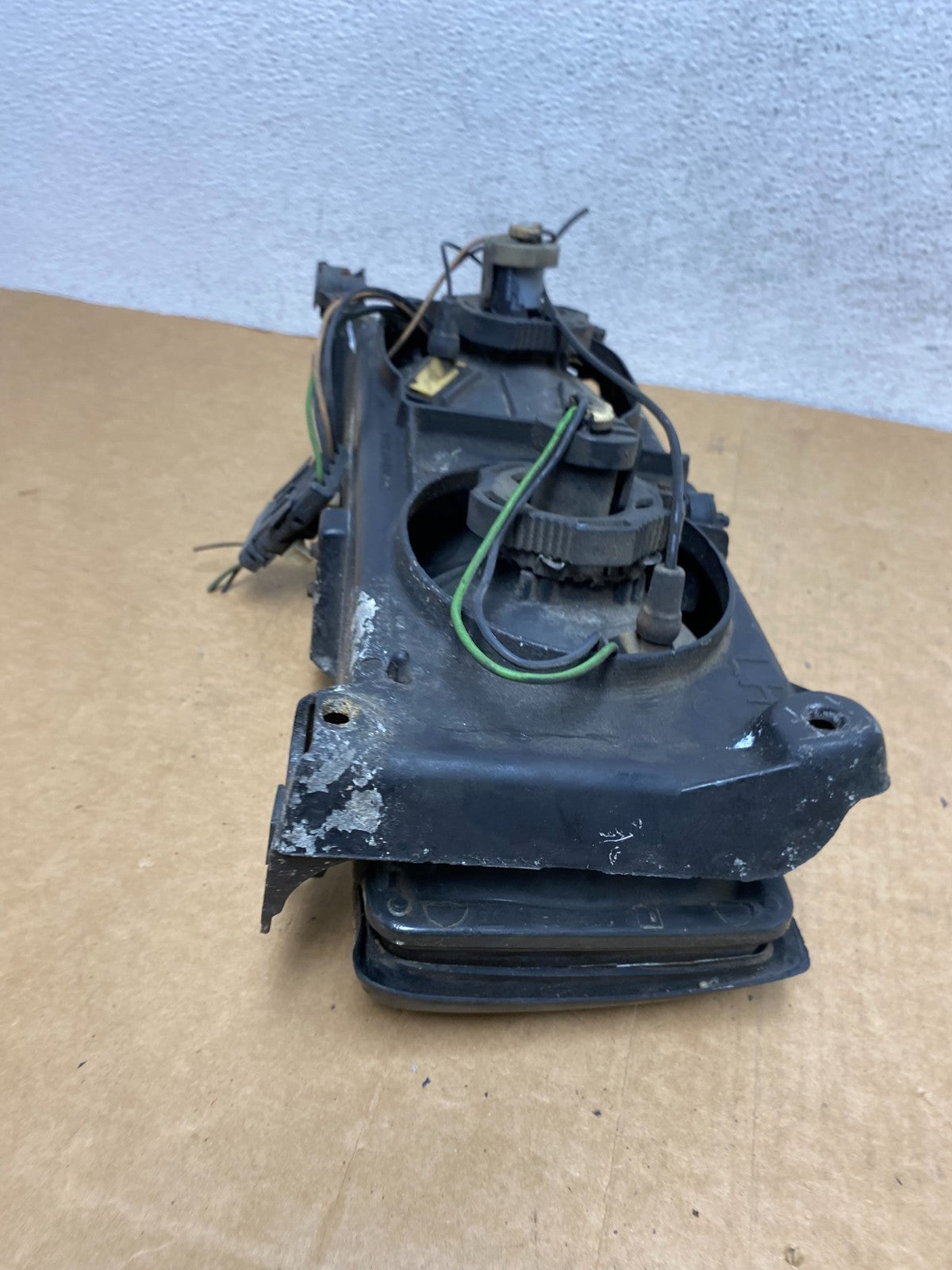 1988 to 1991 Cadillac Seville Eldorado Left Driver LH Side Headlight AD4465 DW6