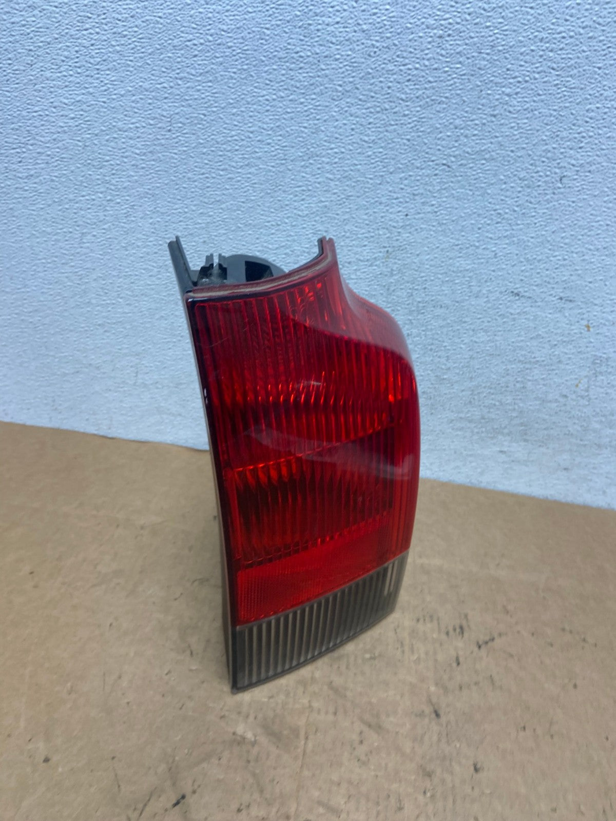 2001 - 2004 Volvo XC70 V70 Right Passenger Side LH Tail Light AD5180 LK2