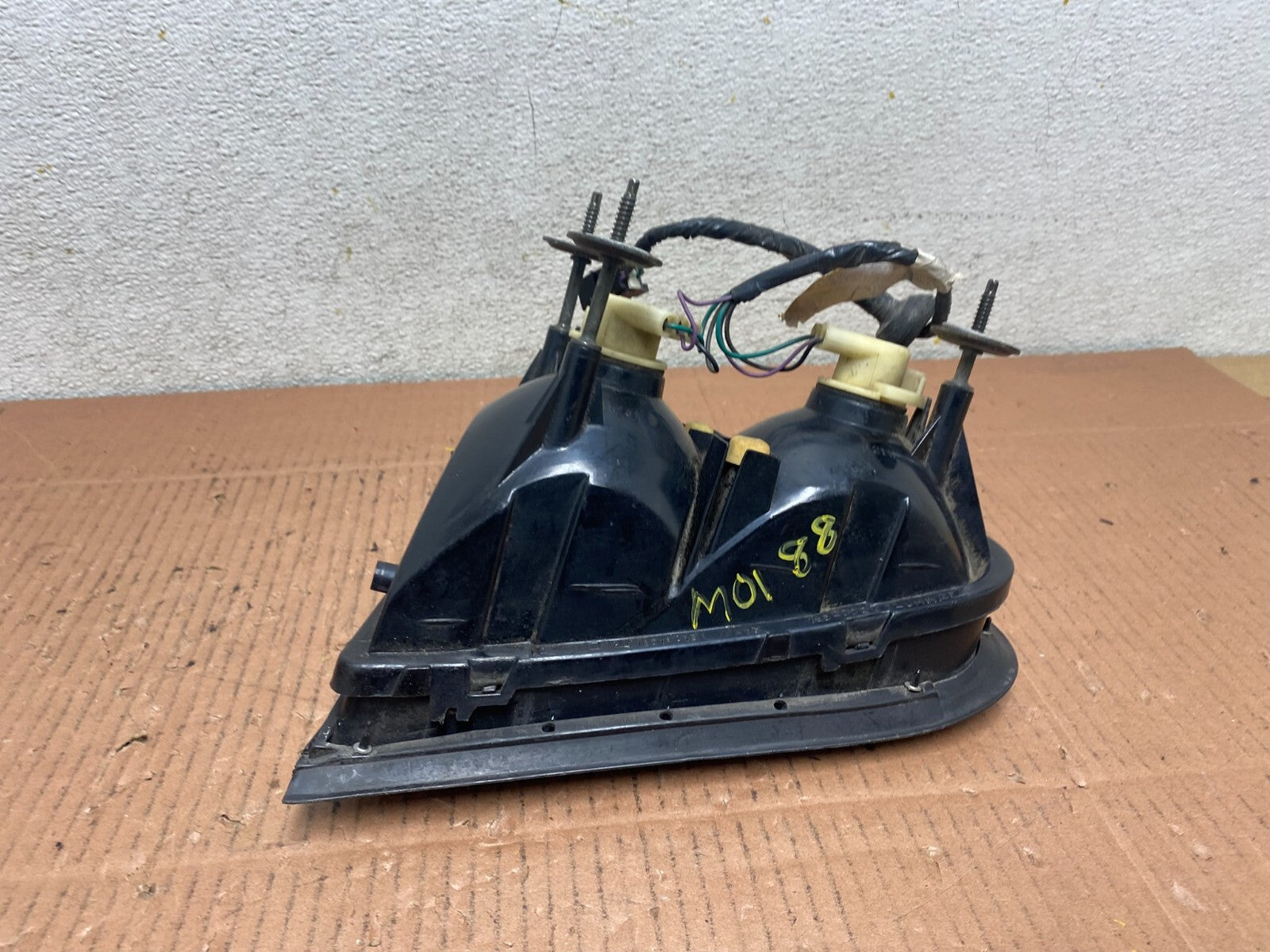 1995 to 2000 Oldsmobile Aurora Left Driver LH Side Tail Light M0188 DW9