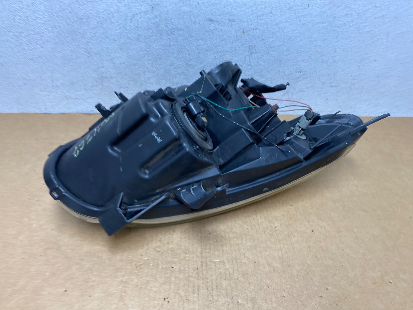 2008 to 2013 Nissan Rogue Left Driver LH Halogen Headlight AD4567 DW12