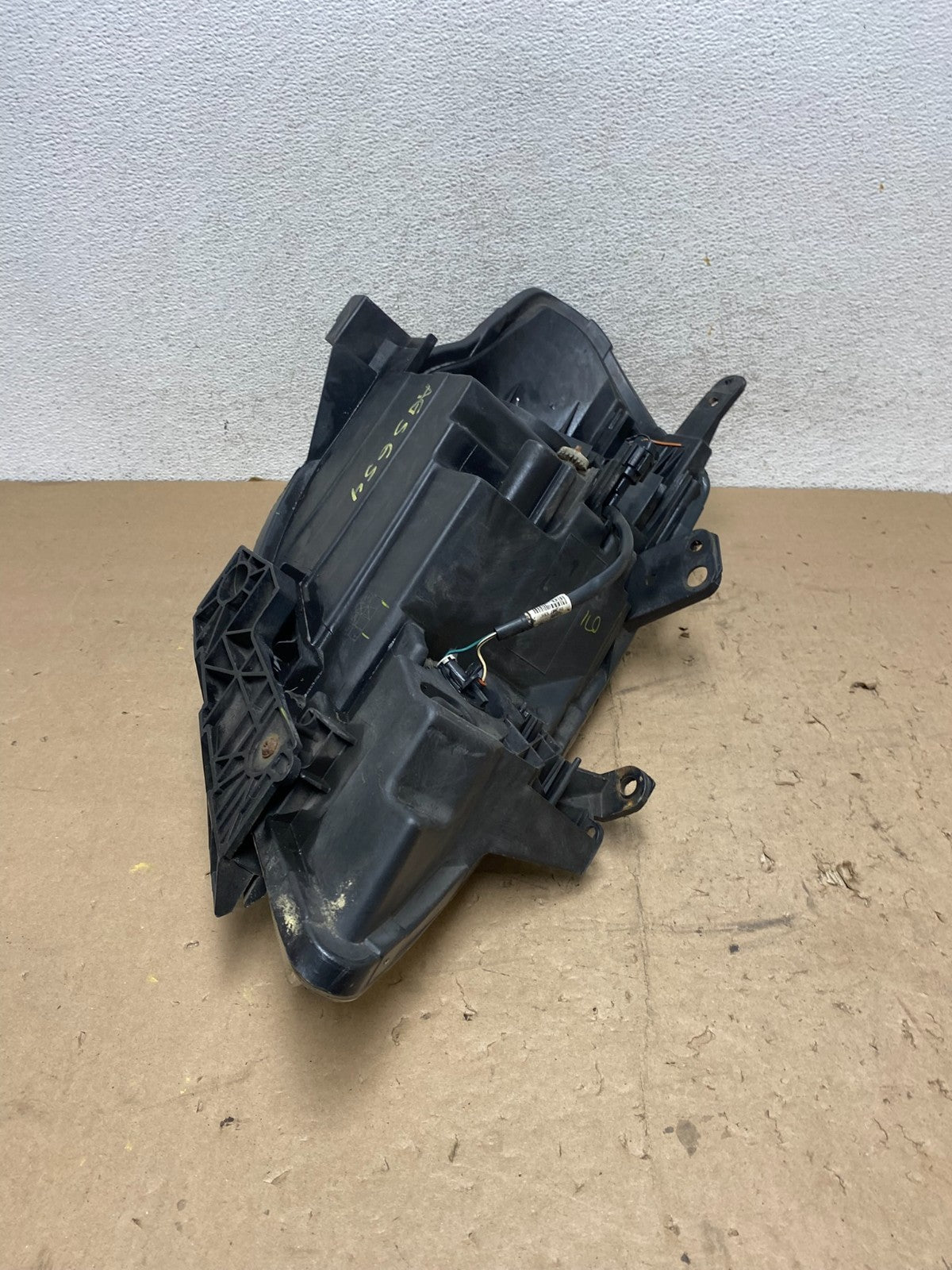 2008 to 2012 Nissan Versa Headlight Halogen Left Driver Lh Side AG5654 DW6