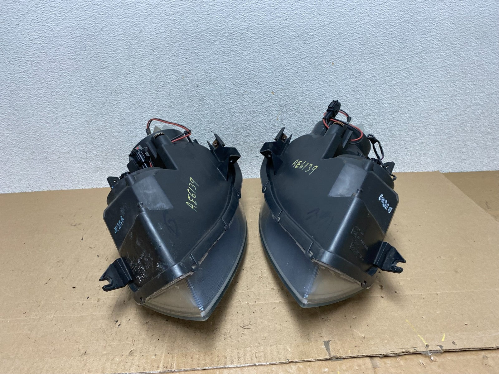 2005 to 2006 Nissan Altima Left+Right Set Halogen Headlights AE6139 DW10