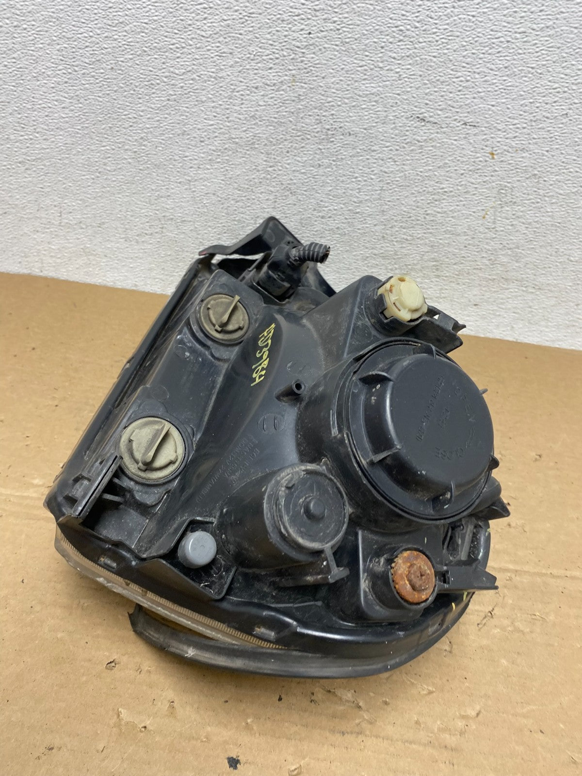 2005 to 2008 Hyundai Tucson Right Passenger Side Headlight AD3984 DW8