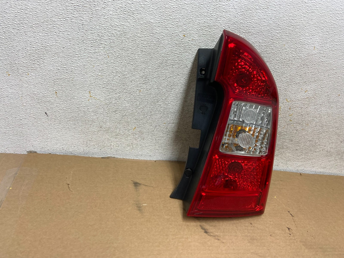 2007 2008 2009 2010 2011 2012 Kia Rondo Right Passenger Tail Light AH4461 DW1
