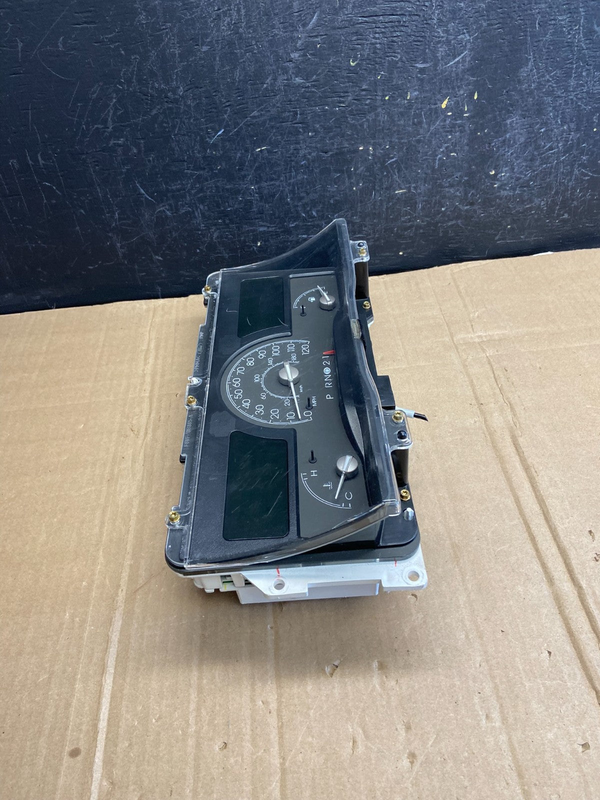 2003 and 2004 Lincoln Town Car Speedometer Gauge Cluster ad7072 DG1