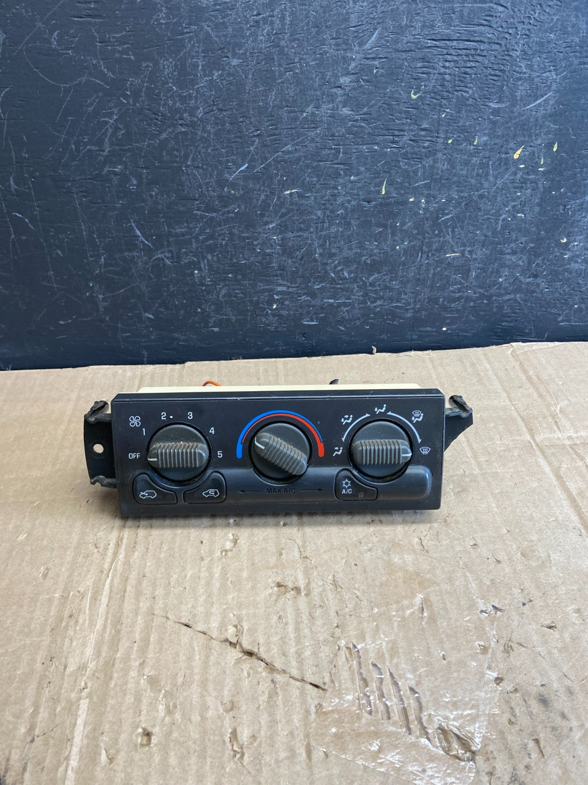 1999 to 2002 Chevrolet Silverado HVAC Heater Climate Control Module AE1845 DG0