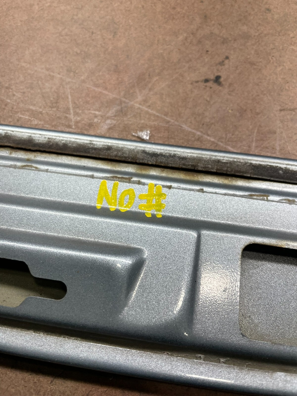 2005 to 2010 Honda Odyssey Right Side Rail Cover Quarter Trim Molding L3873 DG9