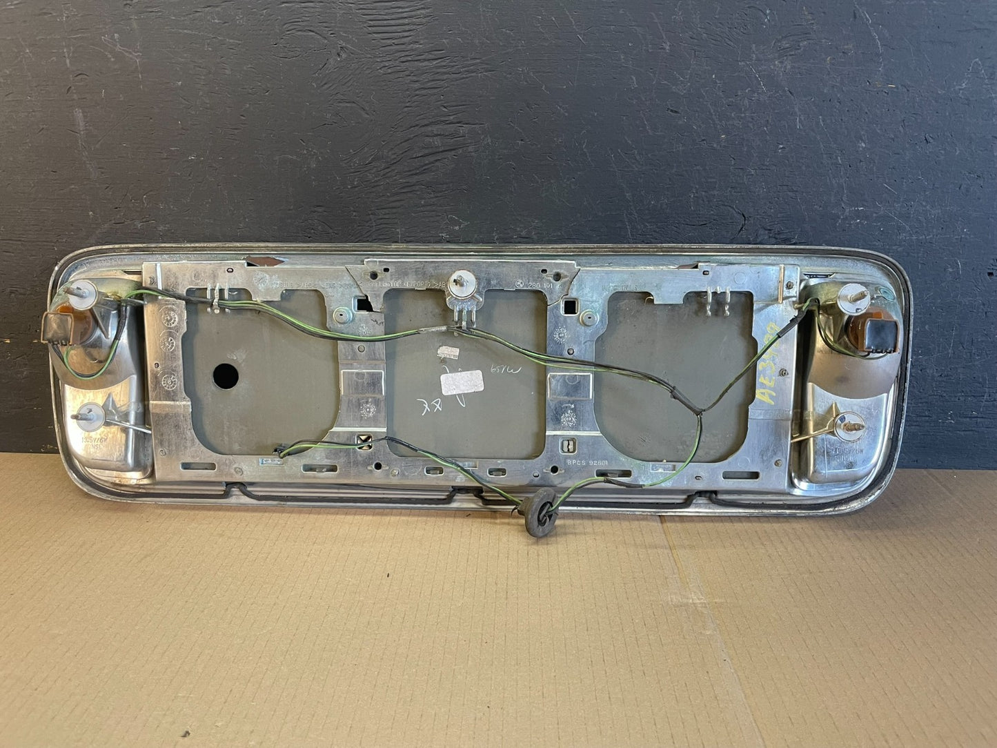 2000-2005 Cadillac DeVille Rear Trunk BackUp License Plate Light Panel AE3489 DG3