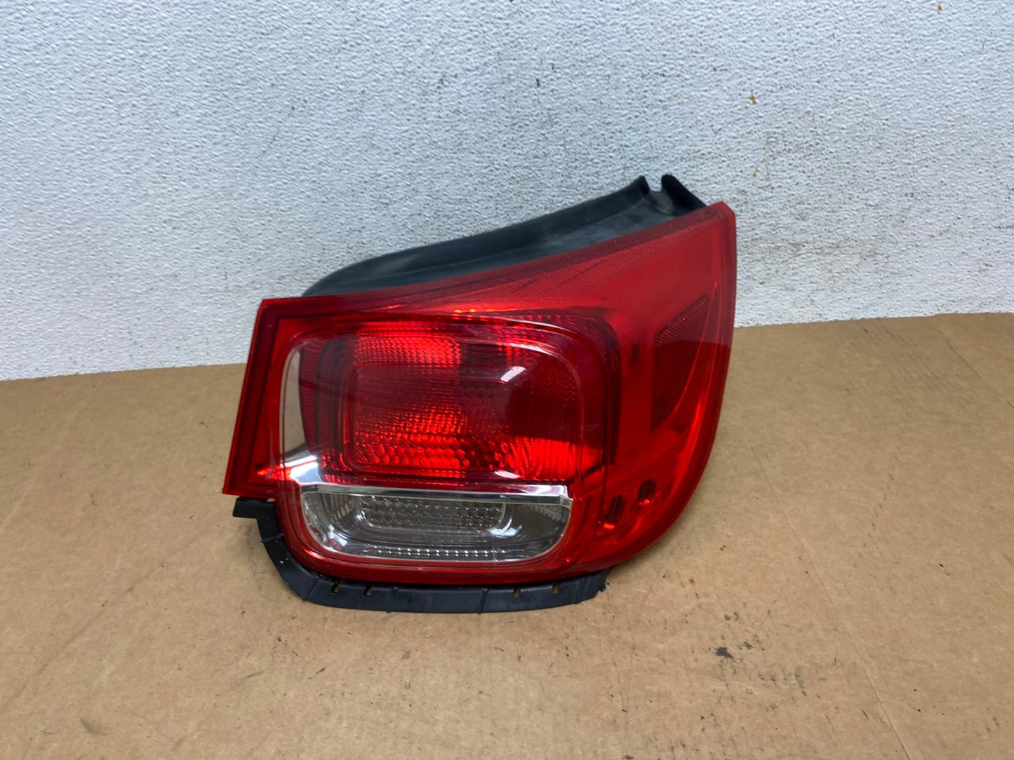 No Led Trim 2013-2015 Chevrolet Malibu Right Passenger Side Tail Light AE3203 LK0