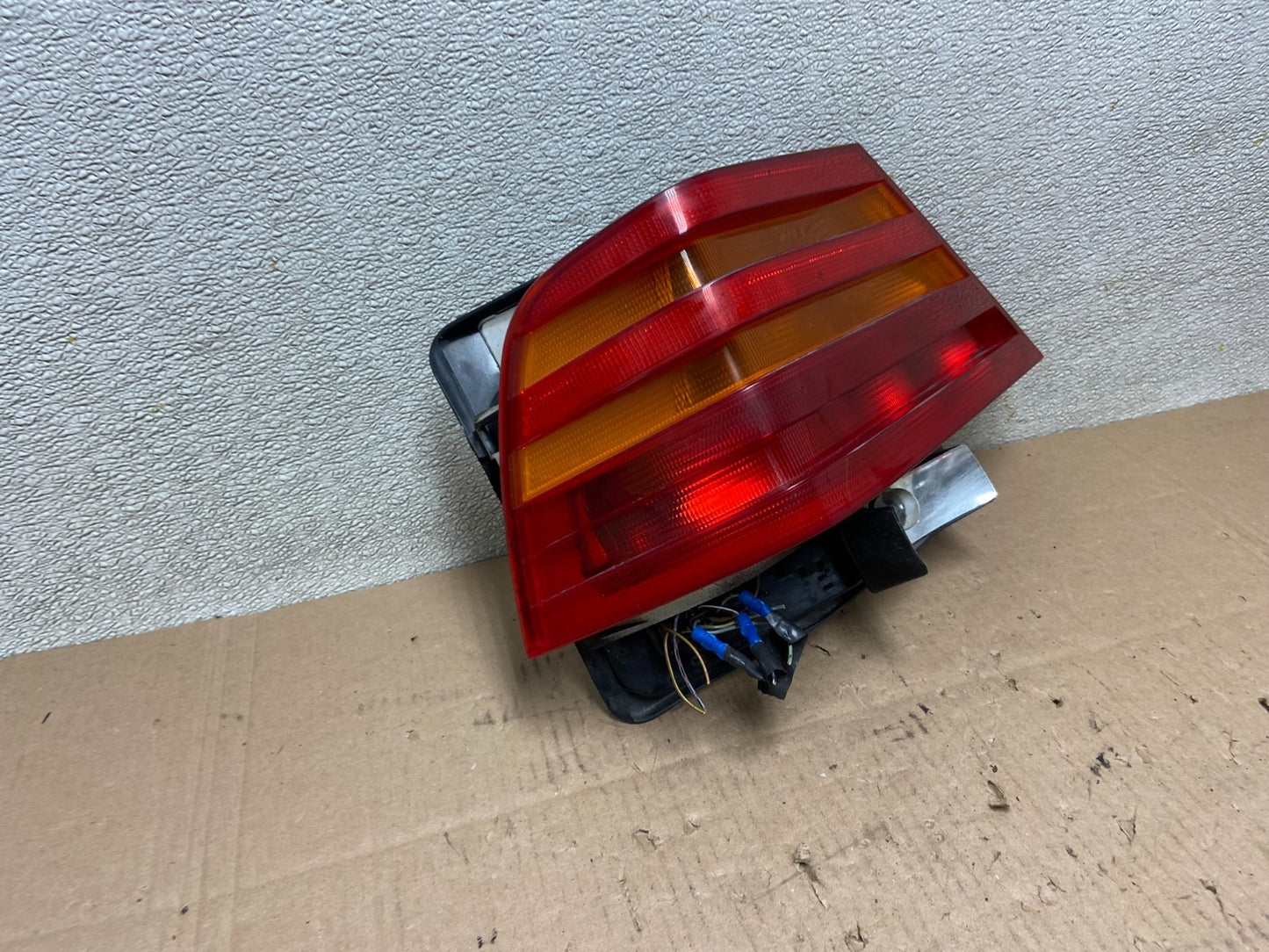 1992-1994 Mercedes W140 S600SEL S600 Left Driver Lh Tail light OEM X9347 DG2