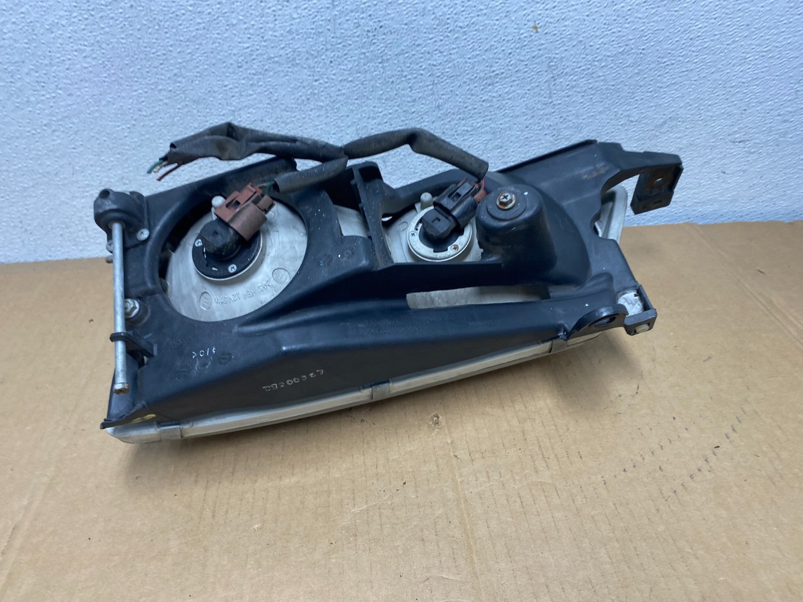 1998 to 1999 Toyota Avalon Halogen Right Passenger Rh Headlight DEPO AD0736 DW5
