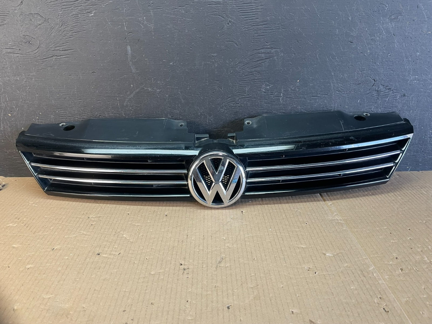 2011 to 2014 Volkswagen Jetta Sedan Front Upper Grille Grill ae3723 DG0