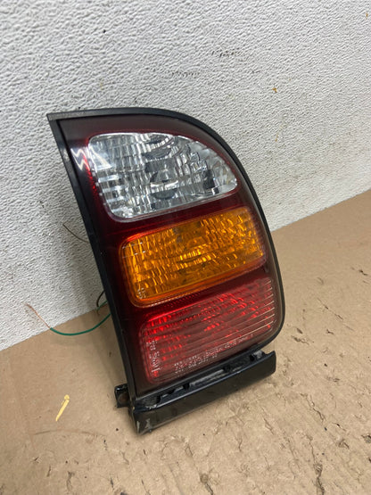 1998 2000 Toyota RAV4 Right RH Passenger Side Tail Light AE8886 LK2