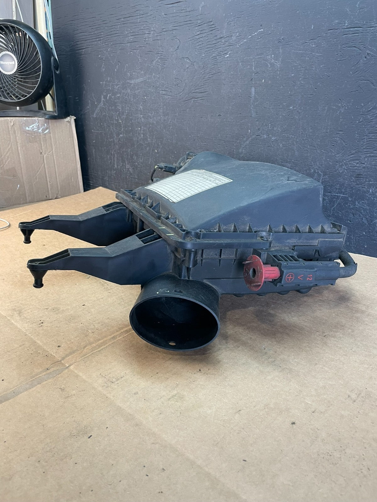 2010 to 2018 Mercedes-Benz Sprinter 2500 3.0L Air Cleaner Box ae0895 DG1