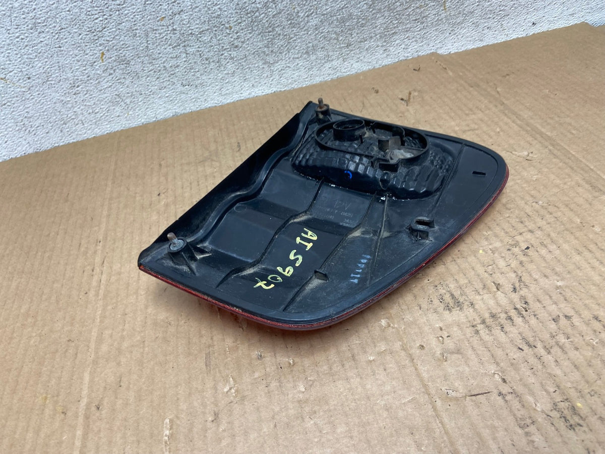 2001- 2004 Toyota Sequoia Right Passenger RH Side Tail light Inner AI5907 LK5
