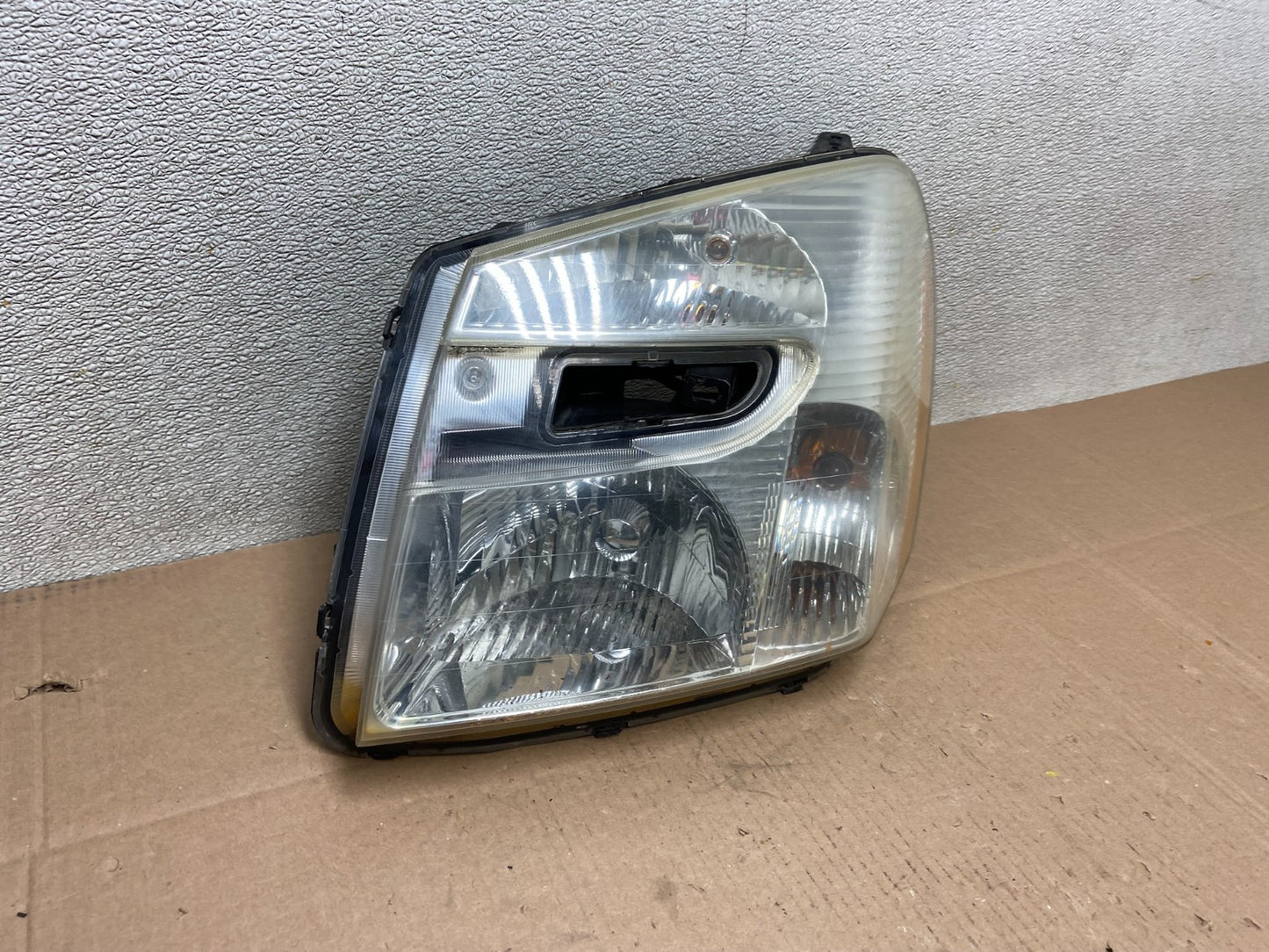 2005 to 2009 Chevrolet Equinox Left Driver LH Halogen Headlight Y1027 DW2