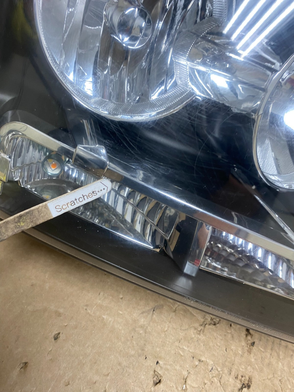 2007 to 2013 Chevrolet Suburban Tahoe Left+Right Set Headlights AF8147 DW3