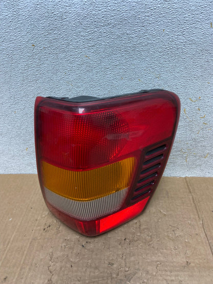 1999-2004 Jeep Grand Cherokee WJ Right Passenger Rh Tail Light AI5563 LK0