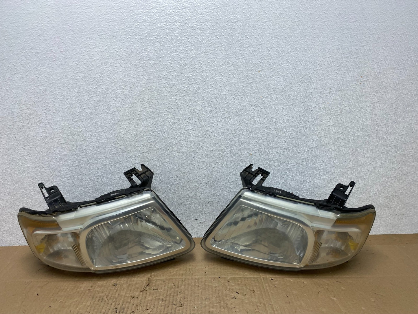 2008 to 2011 Mazda Tribute Left+Right Headlights Oem AC4005 DW0