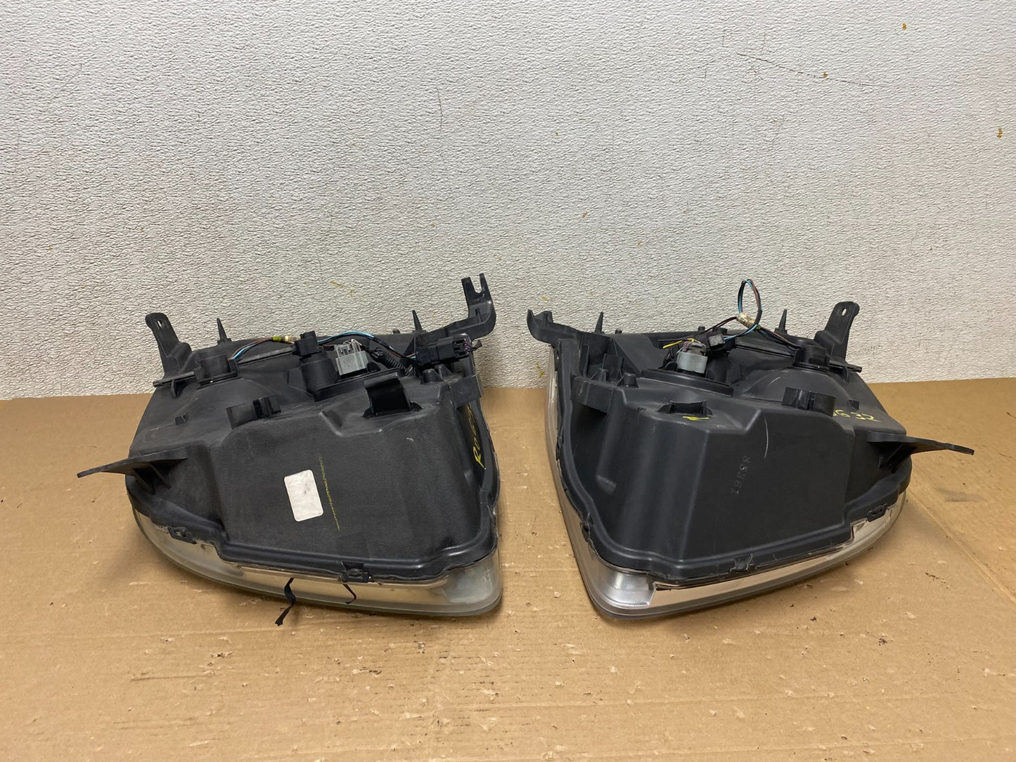 2007 - 2014 GMC Yukon Halogen Headlights Left+Right Side Set R0632 DW15
