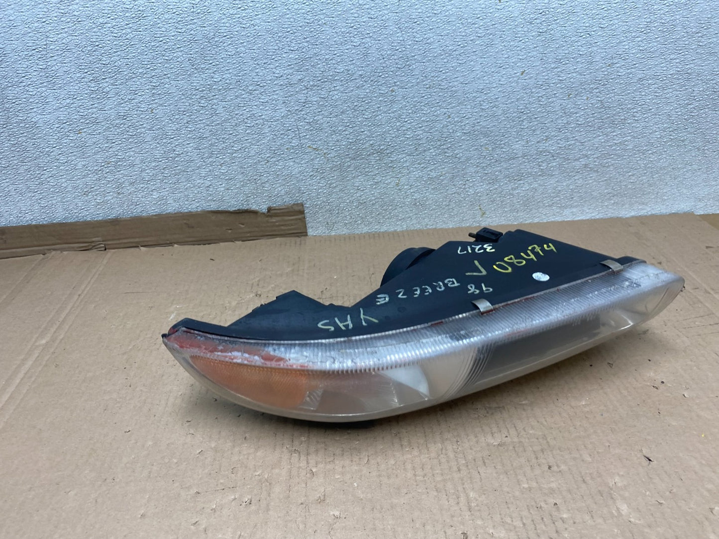 1995 to 2000 Dodge Stratus Left LH Halogen Headlight U8474 DW8