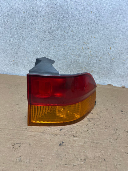 2002 2003 2004 Honda Odyssey Right Passenger Side Tail Light AH9138 LK0