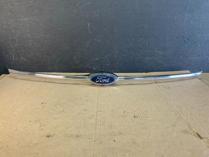 2013 to 2019 Ford Taurus Rear Trunk Chrome Molding With Back Up Camera ad8587 DG0