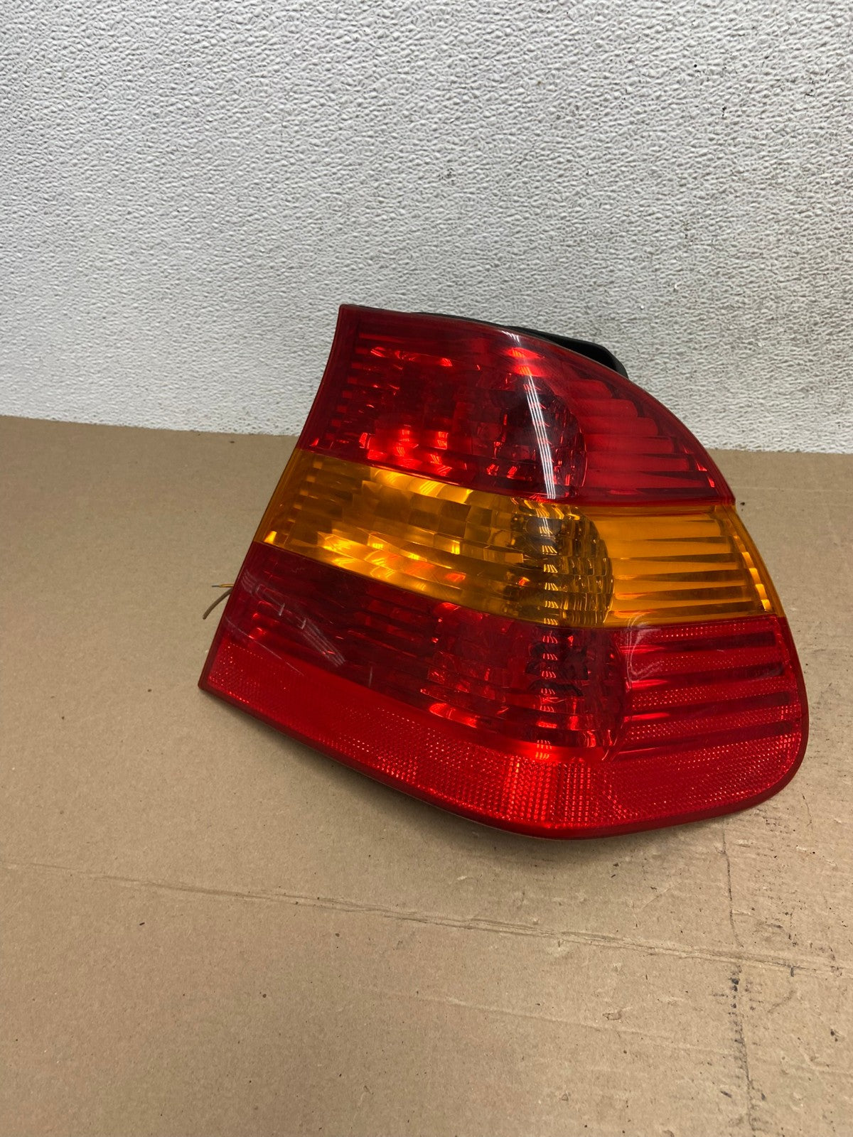 2002 - 2005 BMW 3 E46 Series Right Passenger RH Side Tail Light AF4499 LK0