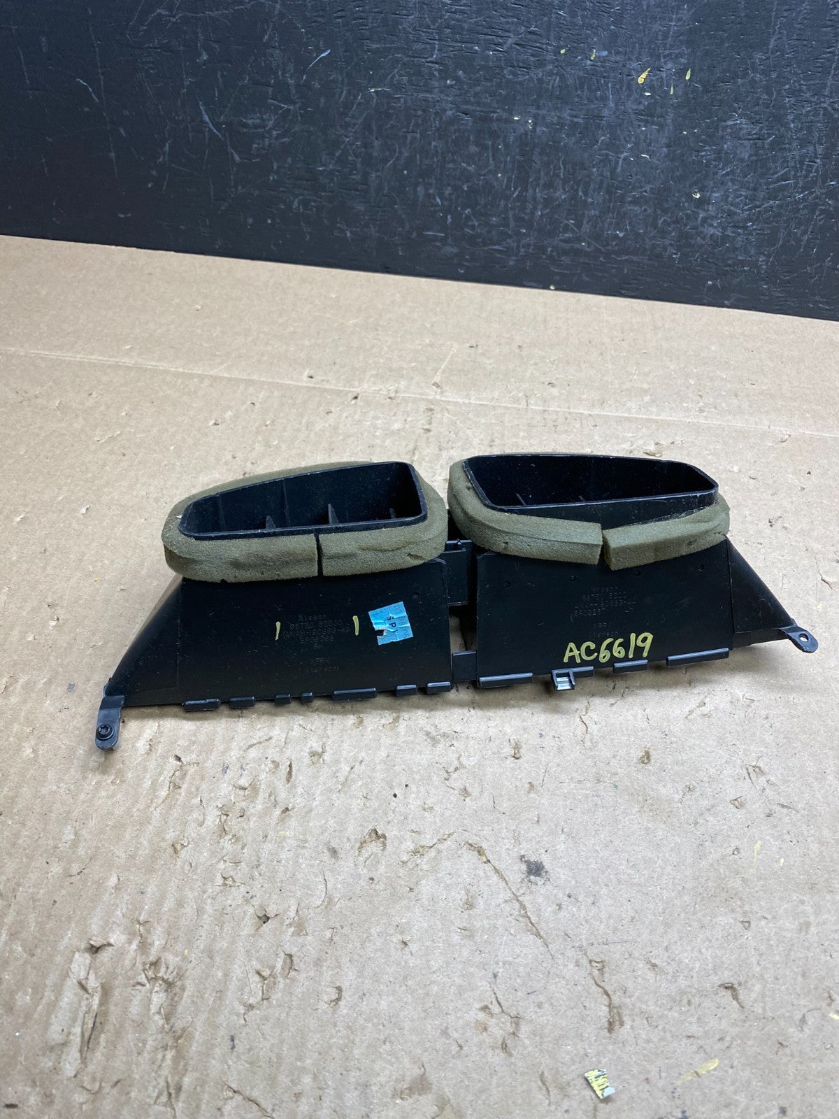 2004-2006 Nissan Quest Center Dash Vents Ac Air Vent Trim Panel Bezel AC6535 DG4