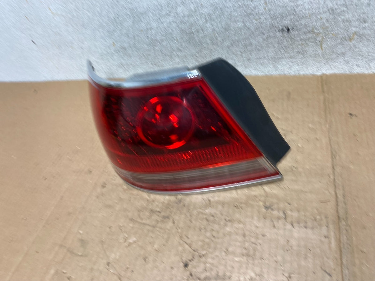 2005 - 2006 Lexus ES330 Left Driver LH Side Tail Light AI5515 DW1
