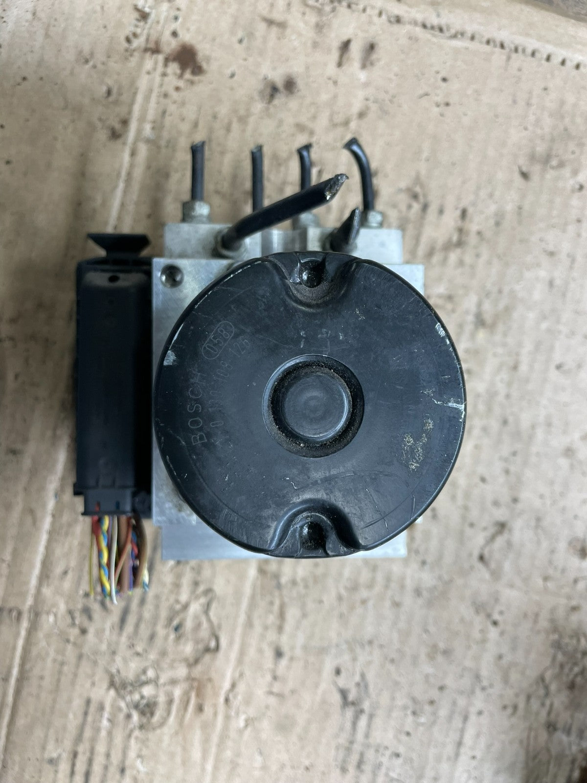 2008 to 2010 BMW 5 Series ABS Pump Control OEM Module 6784157 O8540 DG1