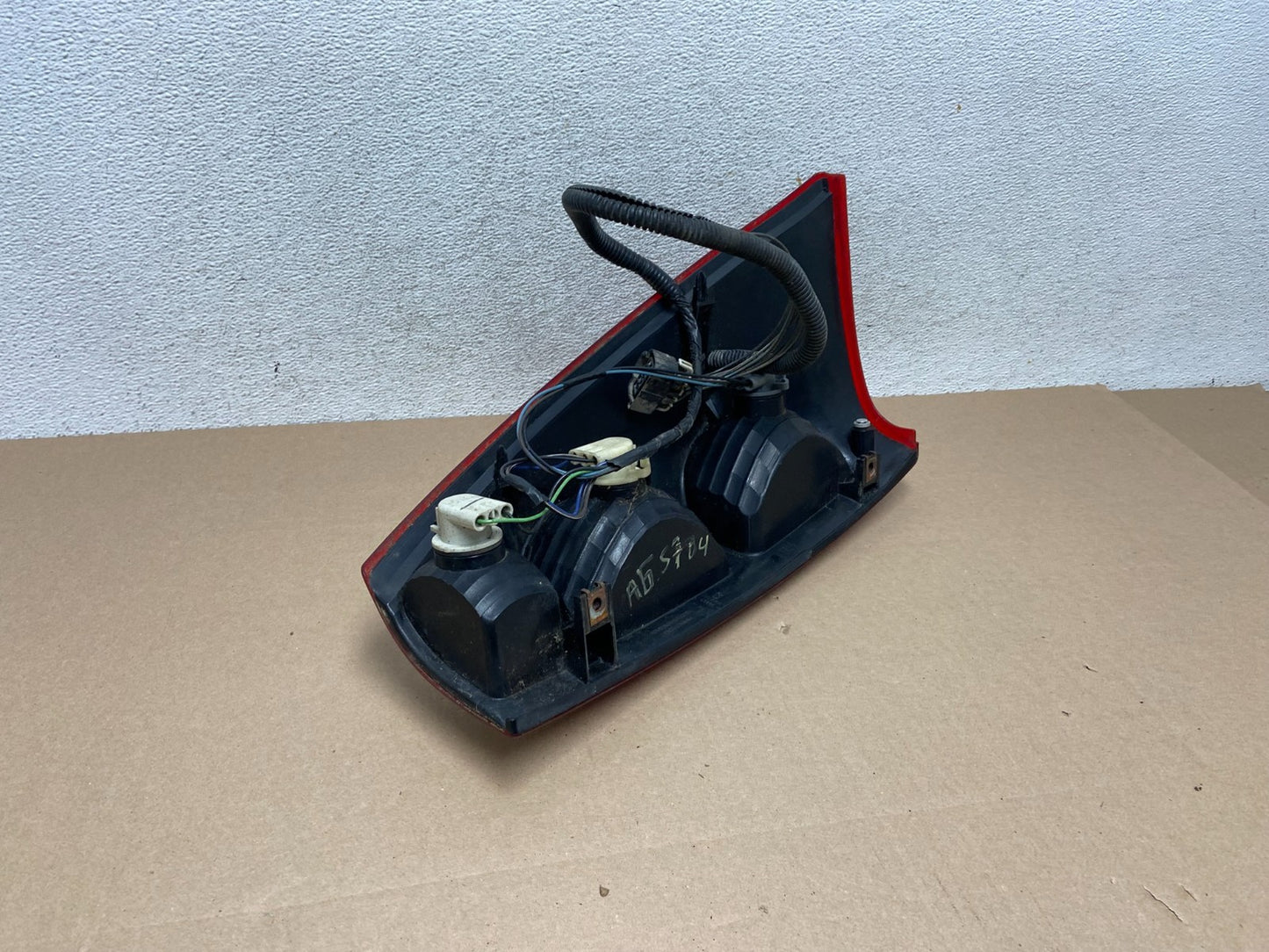 2002 - 2006 Chevrolet Avalanche Right Passenger Rh Side Tail Light AG5704 DW4