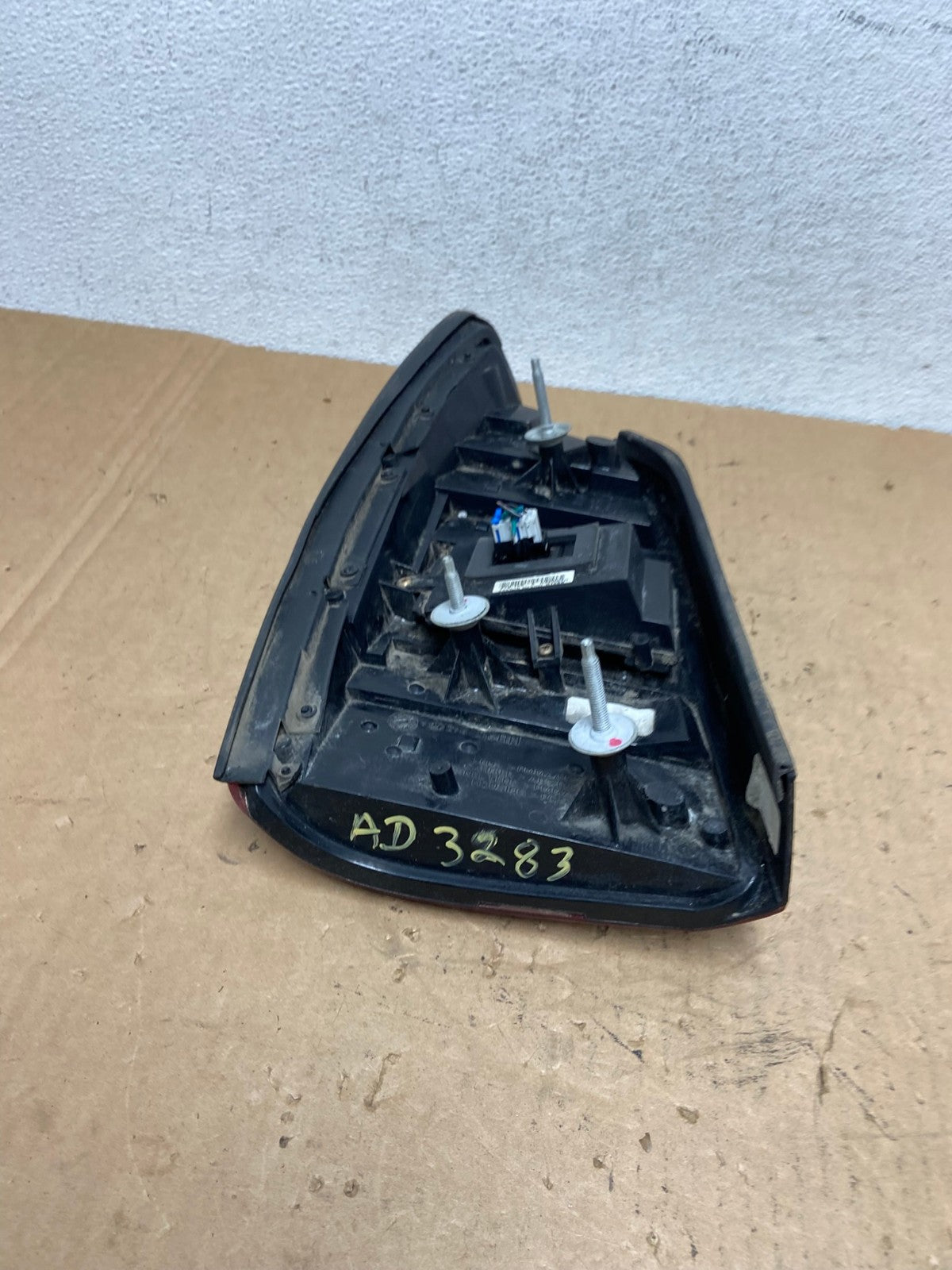 2000 to 2005 Cadillac Deville Right Passenger Rh Side Tail Light AD3283 LK7
