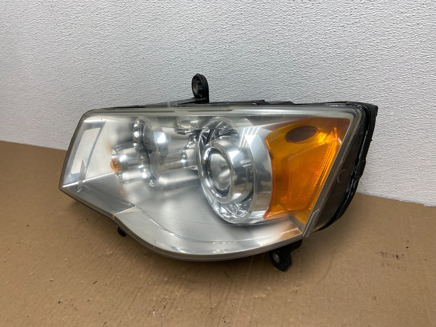 2008 to 2016 Chrysler Town and Country Left Driver Lh Xenon Headlight AB6450 DW1