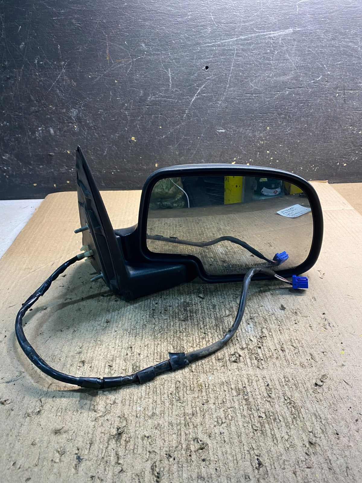 1999 to 2006 Chevrolet Tahoe Silverado Suburban Right Side Mirror OEM Z2504 MS7