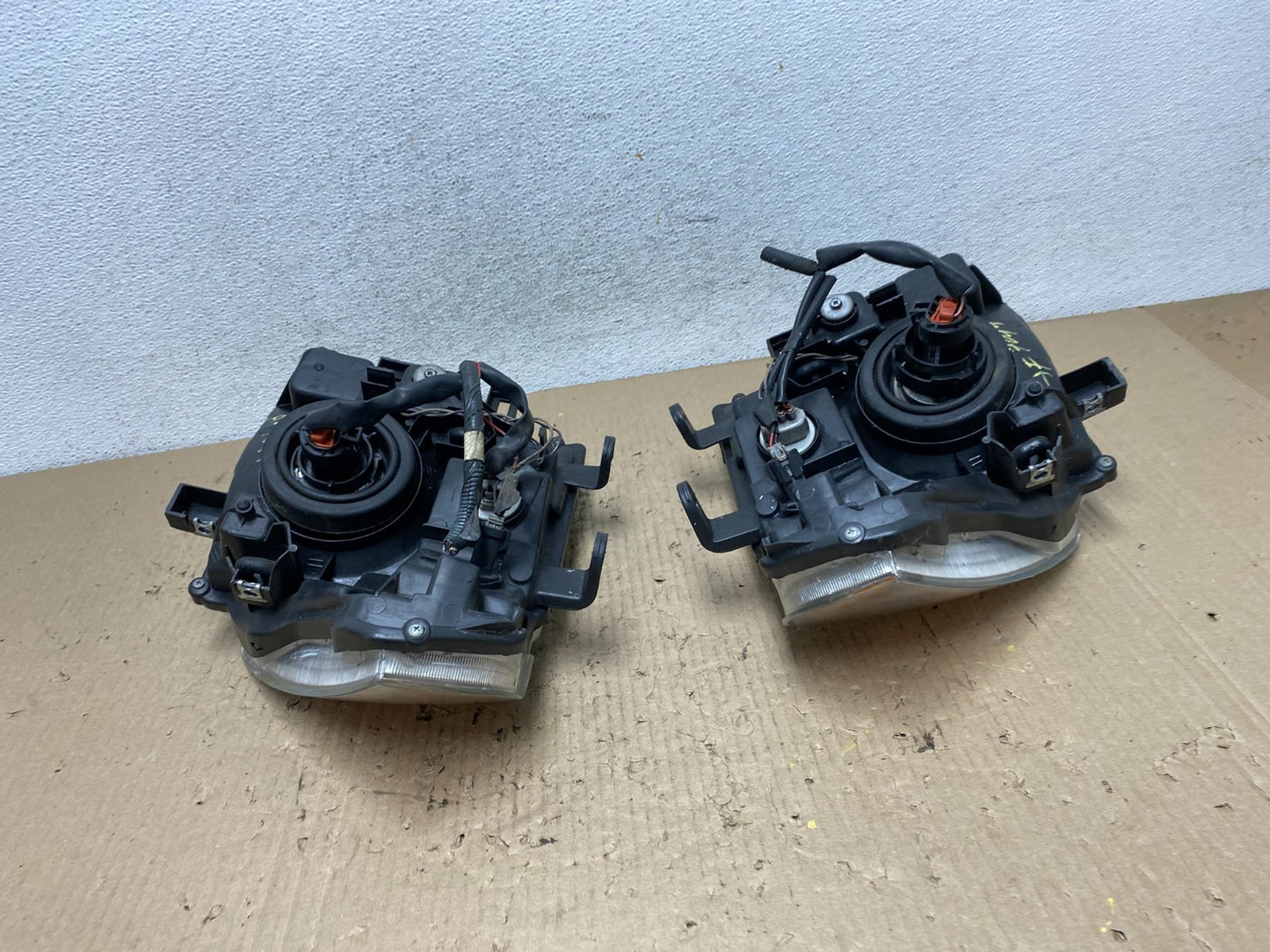 2005 2006 2007 Nissan Pathfinder Halogen Headlights Left+Right AF7099 DW6