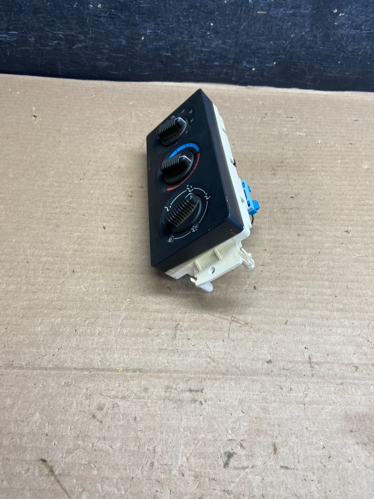2003 to 2006 GMC Sierra Heater Climate Control AH1584 DG2