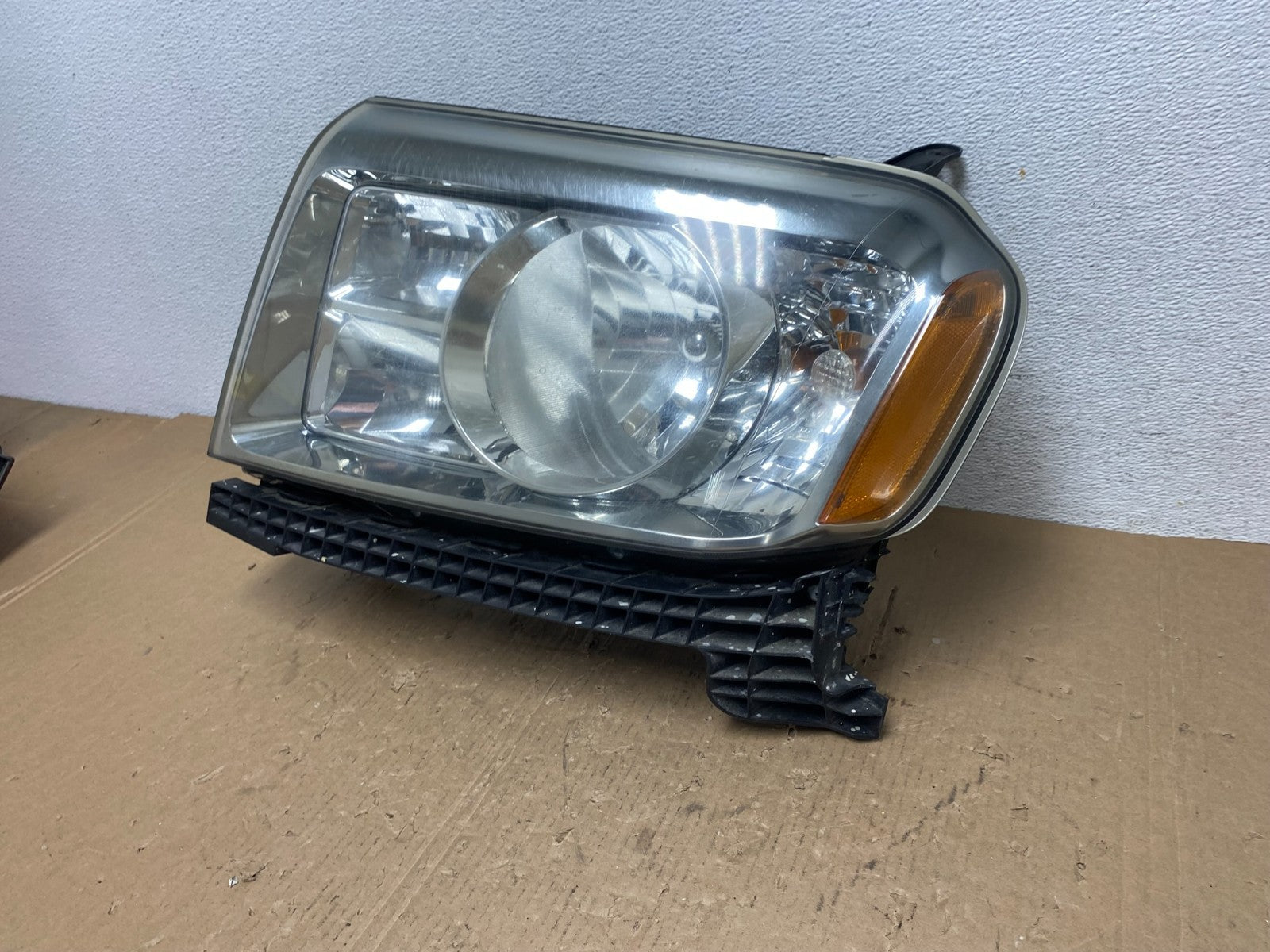 2009 2010 2011 Honda Pilot Left Driver LH Halogen Headlight AD8136 DW1