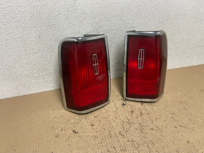 1990 to 1994 Lincoln Town Car Left+Right Side Tail Lights AF7160 DW2